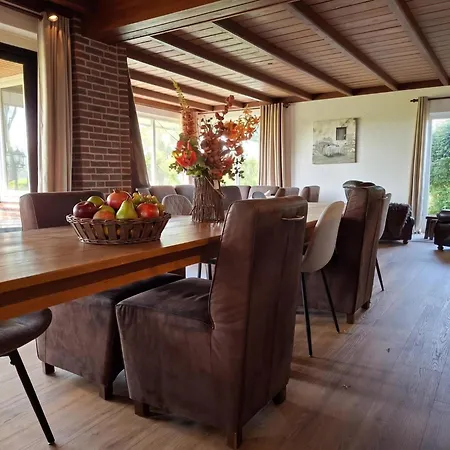 Genderens Buiten Holiday home Genderen