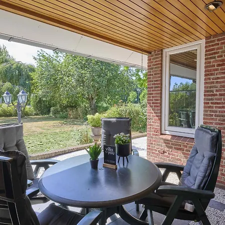 Genderens Buiten Ferienhaus
