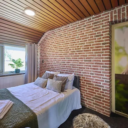 Genderens Buiten Ferienhaus