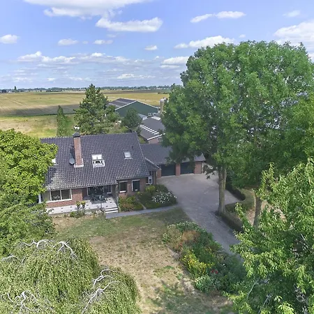 Genderens Buiten Ferienhaus *