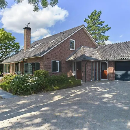 Genderens Buiten Ferienhaus